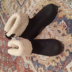UGG Sherpa lined black leather boots size 9